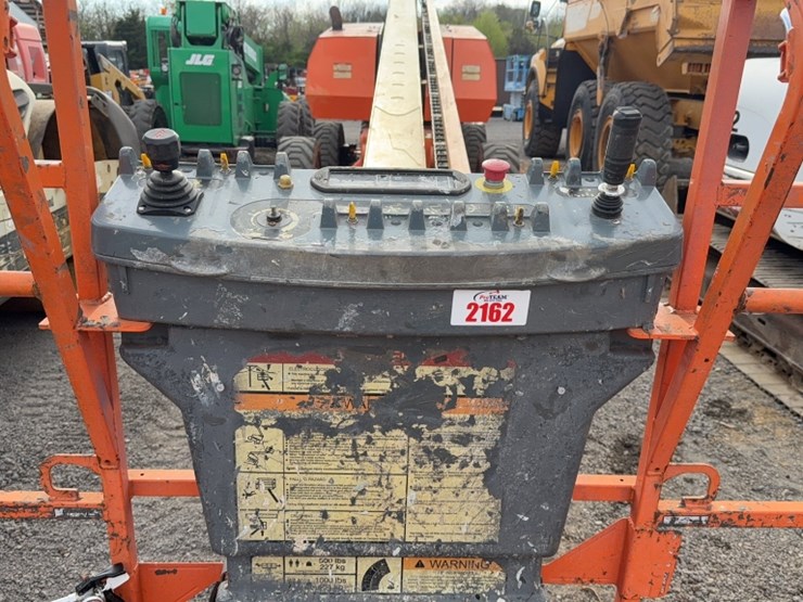 2014-jlg-800s-image-5