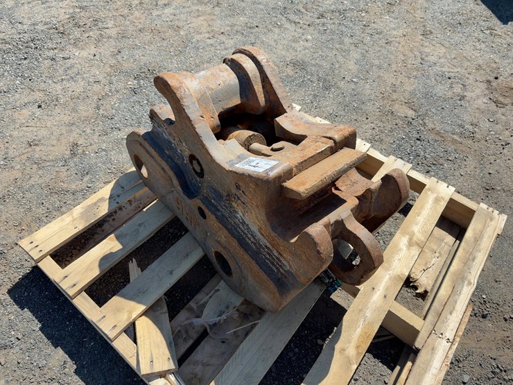 jrb-hydraulic-quick-coupler-image-2