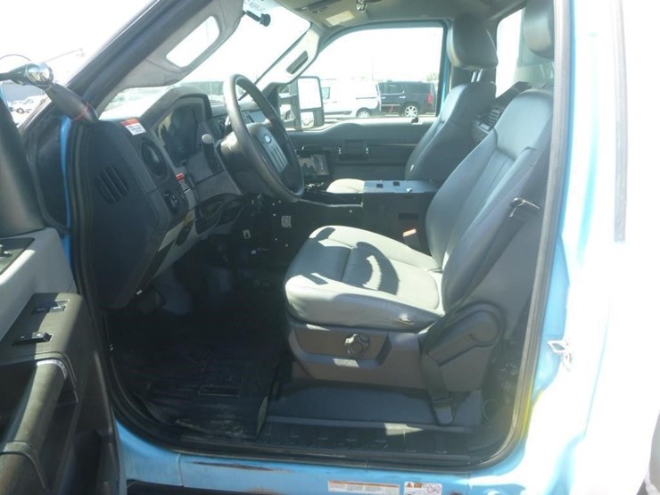 2013-ford-f550-image-16