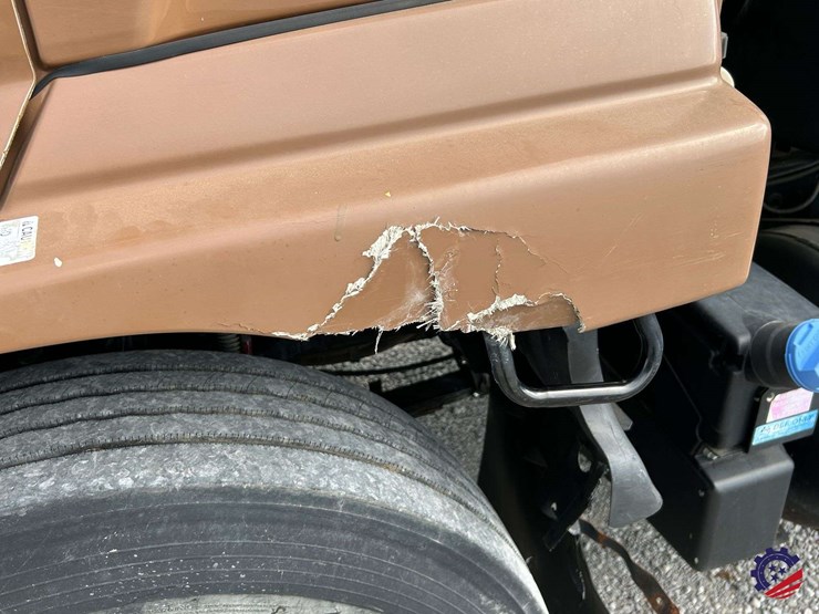 2013-ud-ud3300-s/a-garbage-truck-image-31