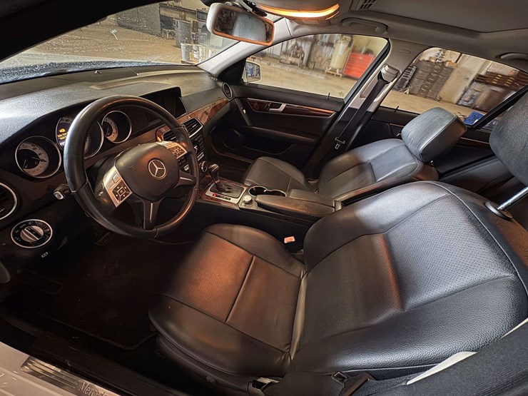 2013-mercedes-benz-c250-4-door-sedan-(123,035-miles)-image-10