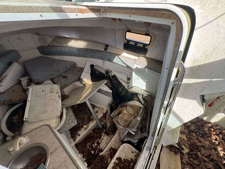 robalo-2240-walkaround-yacht-boat-with-cabin-image-19