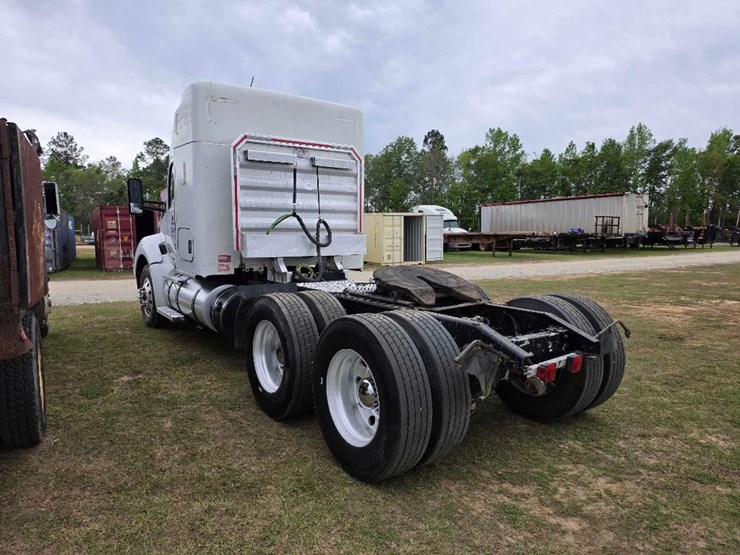 2018-kenworth-t880-image-2