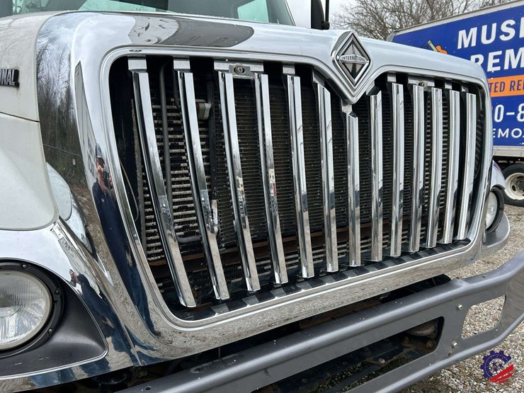 2009-international-7400-image-18