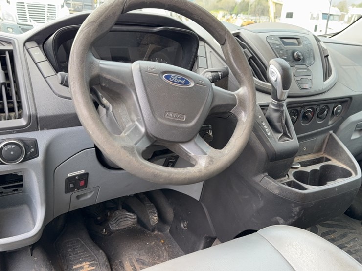 2015-ford-350-image-18