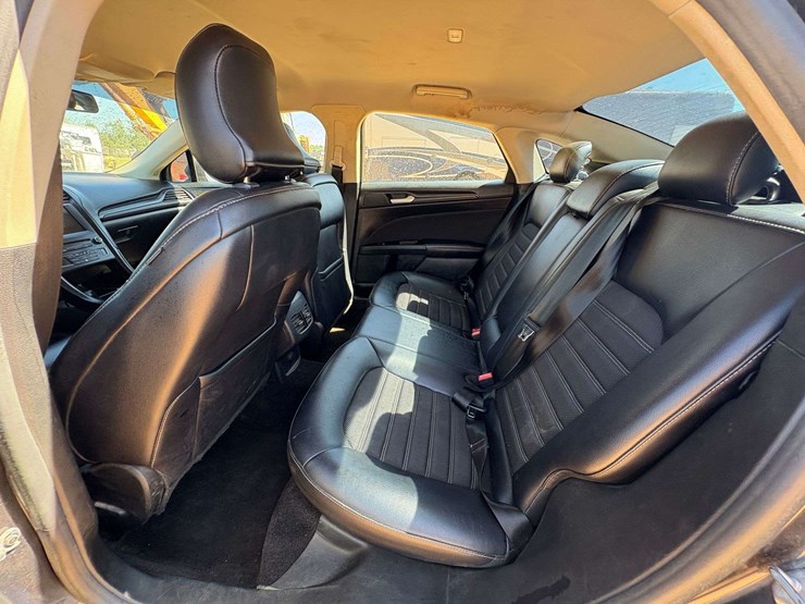 2018-ford-fusion-se-4-door-sedan-(109,948-miles)-image-14