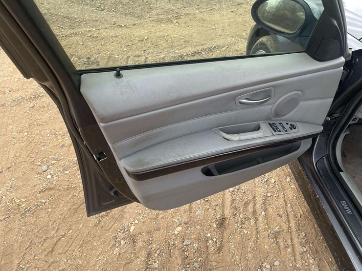 2006-bmw-325i-4-door-sedan-(178,642-miles)-image-9