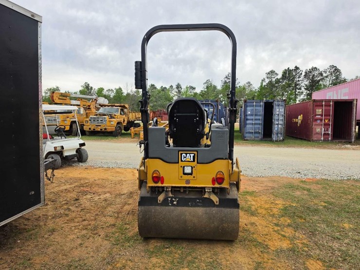 2015-caterpillar-cb24b-image-3