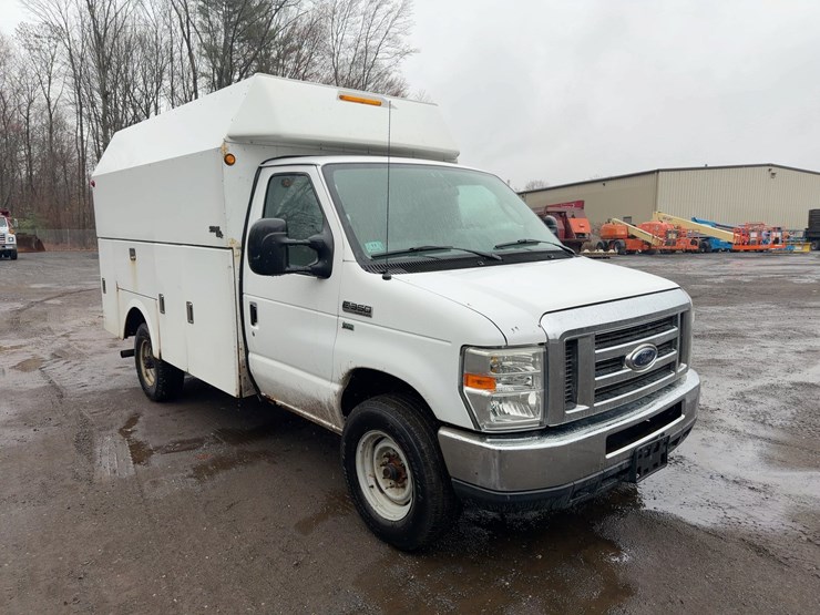 2011-ford-e350-image-7