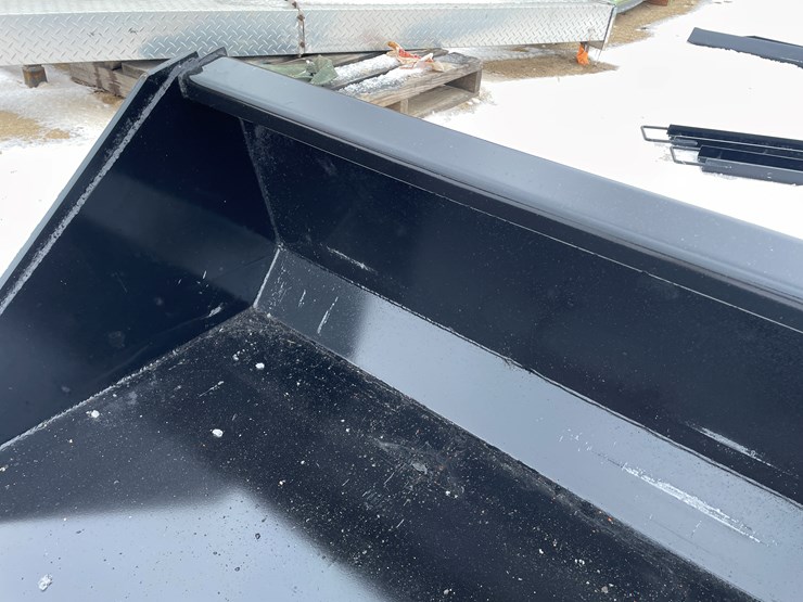 #2040-•-skid-steer-mount-90"-bucket-with-blade-image-10