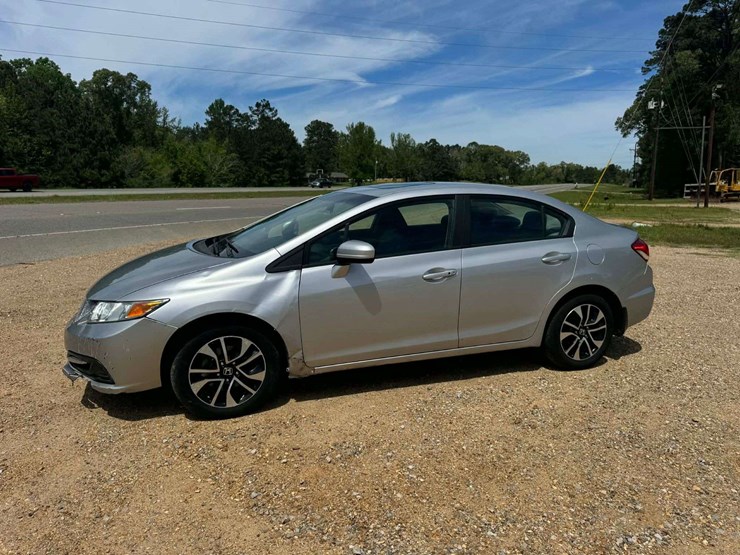 2015-honda-civic-4-door-sedan-(249,847-miles)-image-2