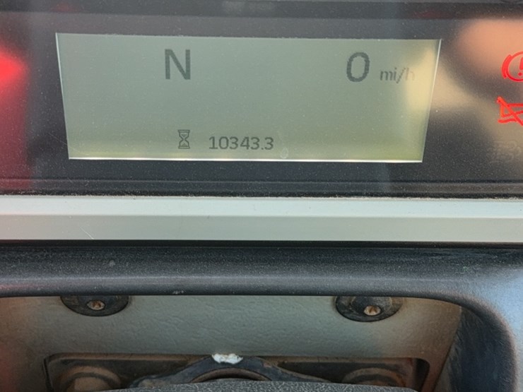 2017-caterpillar-745-image-21