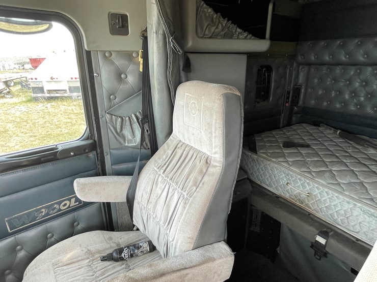 2000-kenworth-w900l-image-63