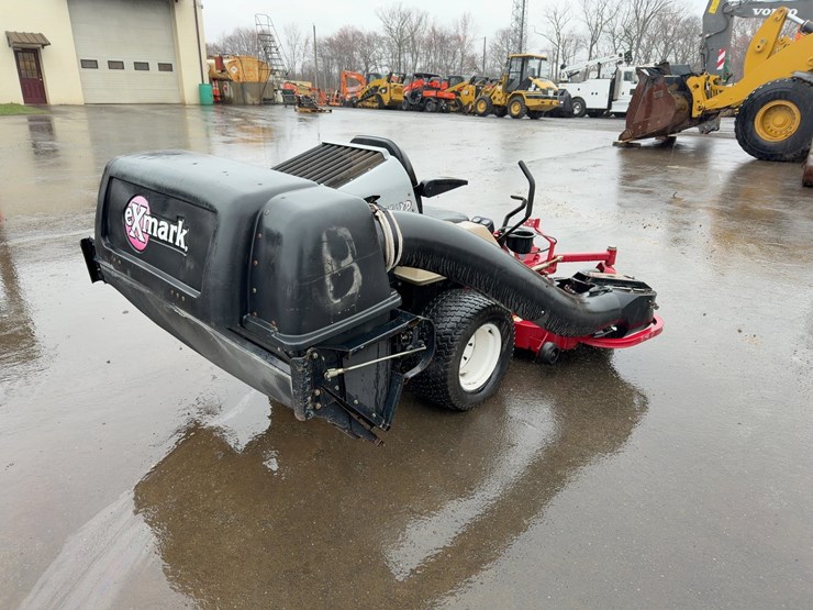 exmark-lazer-z-zero-turn-mower-image-4