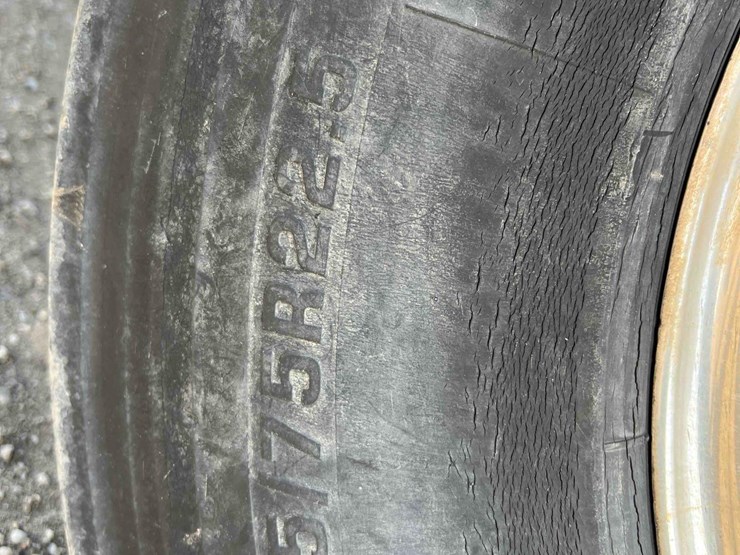 2008-peterbilt-384-image-12