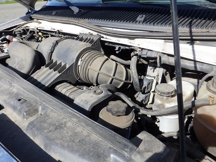 2013-ford-cargo-image-10