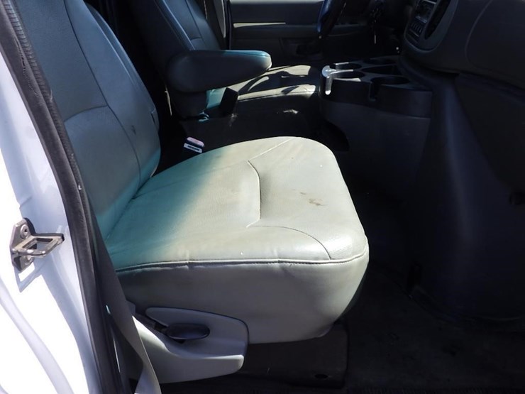 2007-ford-cargo-image-21