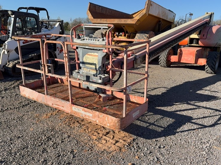 2002-jlg-800s-image-1