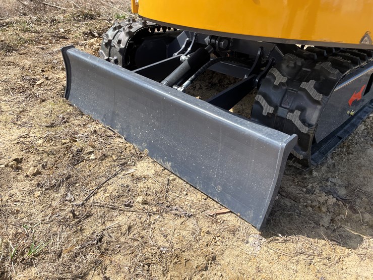 #901-•-new-land-hero-me18-mini-excavator-image-33