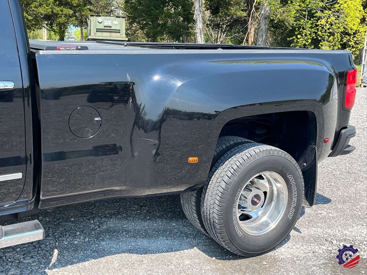 2015-gmc-3500-image-19