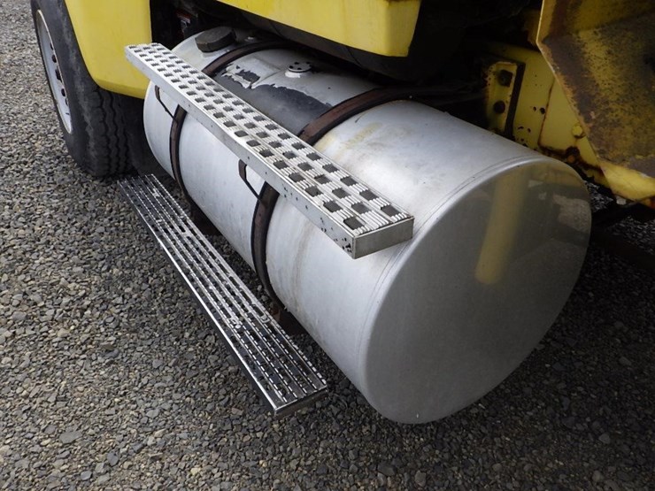 1984-ford-9000-image-16