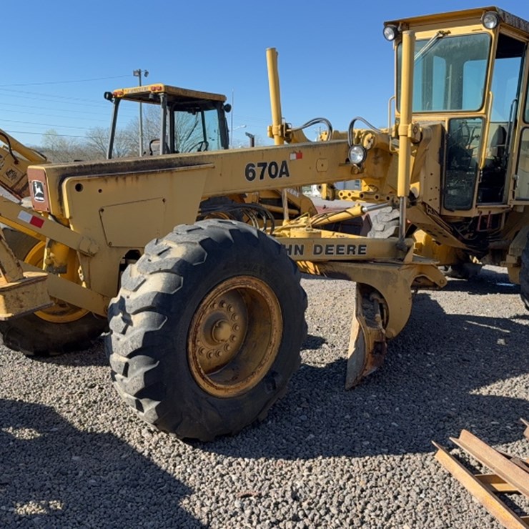 DEERE 670A