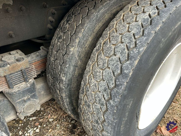 2009-international-7400-image-17