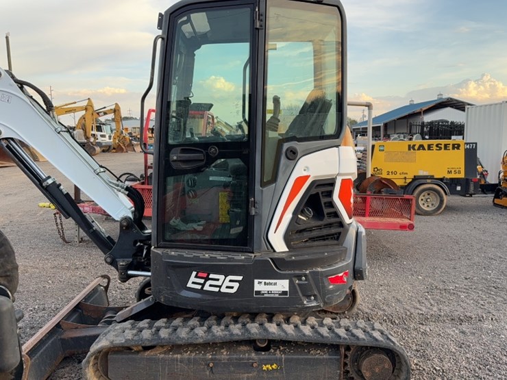2020-bobcat-e26-image-13