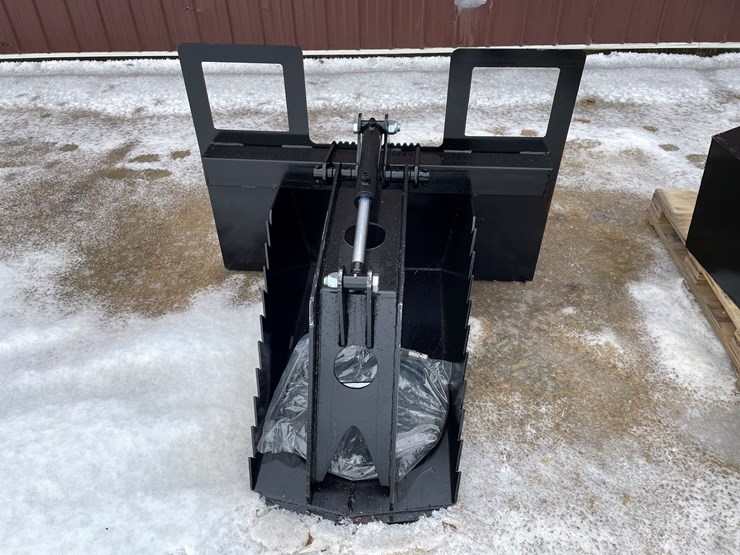#2015-•-skid-steer-spade-grapple-attachment-image-2