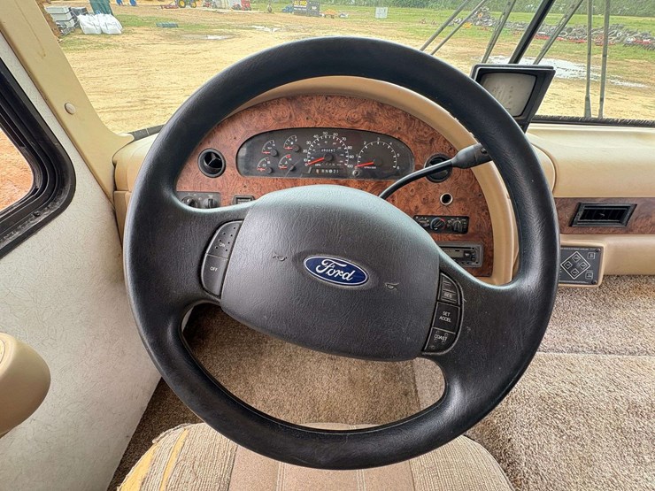 2004-ford-"daybreak"-motorhome-image-18