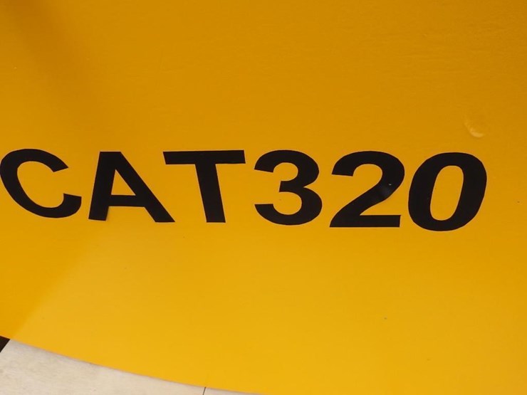 caterpillar-320-image-5
