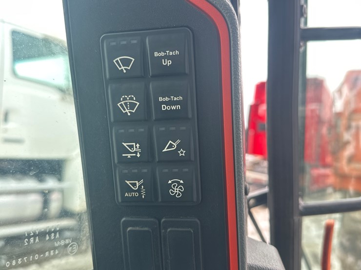 2022-bobcat-t66-image-33