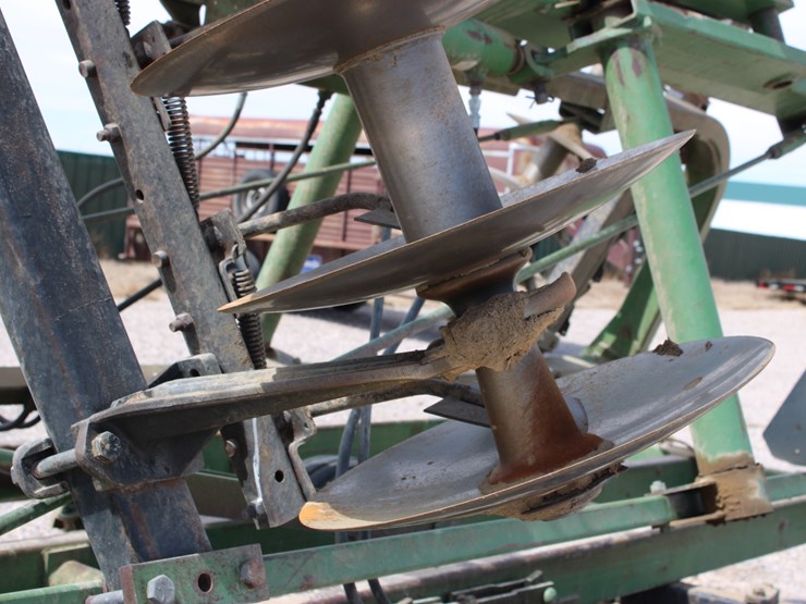 john-deere-235-image-13