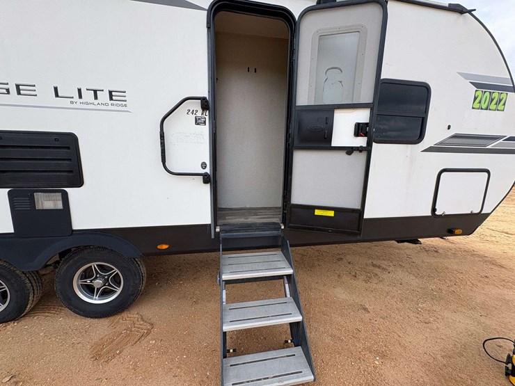 2022-open-range-by-highland-ridge-travel-trailer-image-15