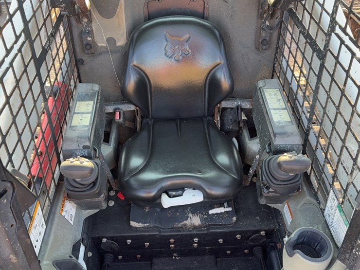 2017-bobcat-t740-image-13