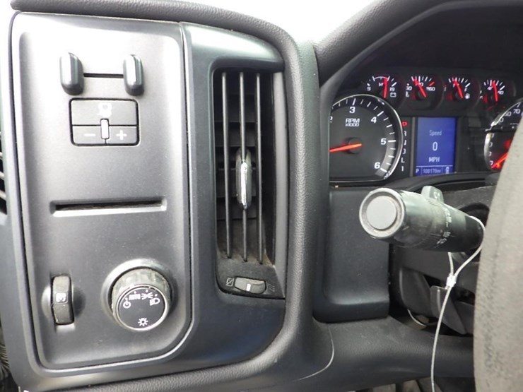 2017-chevrolet-2500-image-31