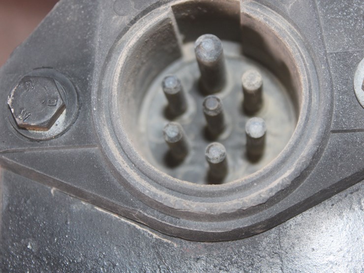 international-830-image-39