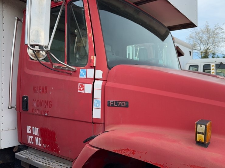 1998-freightliner-fl70-image-5