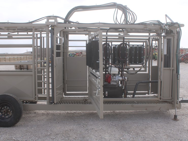 #1083-•-new-circle-t-portable-complete-cattle-processing-system-image-64