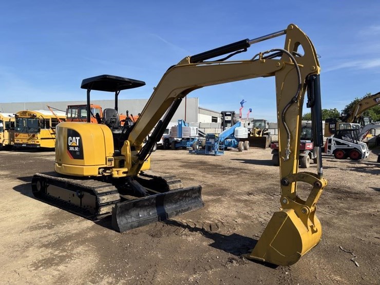 2015-caterpillar-305.5e2-cr-image-2