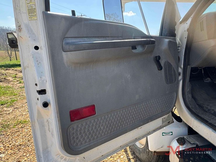 2009-ford-f750-xl-image-19