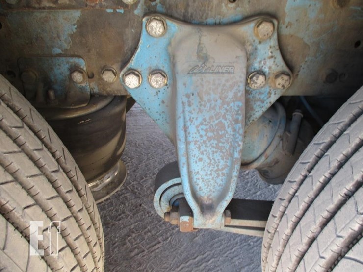 2009-freightliner-columbia-120-image-23