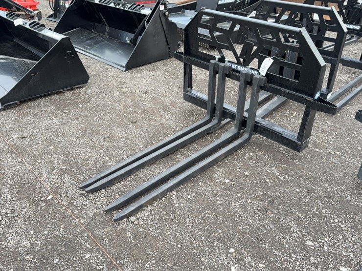 #2019-•-blue-diamond-48"-skid-steer-block-pallet-forks-image-1