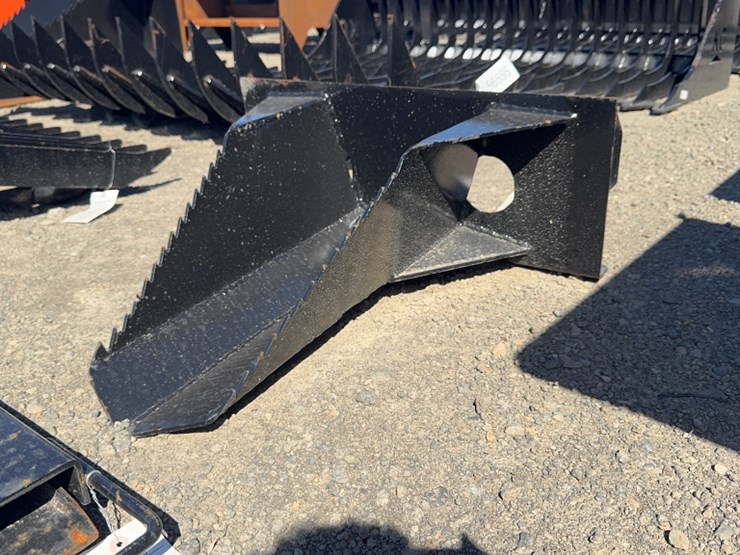 #1025-•-dingo-stump-bucket-image-2