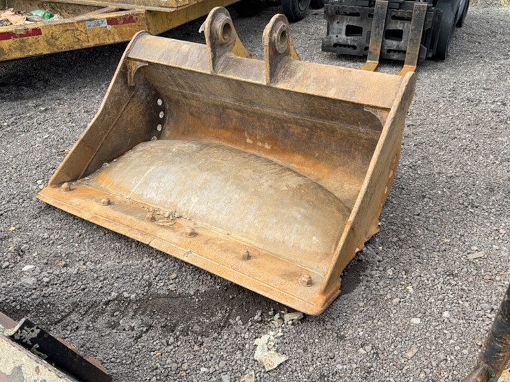 caterpillar-60-image-2