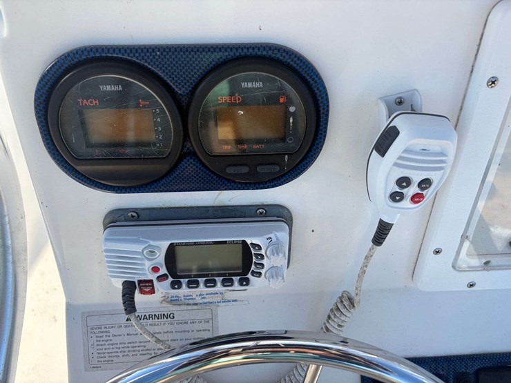 2001-cobia-center-console-saltwater-boat-image-17