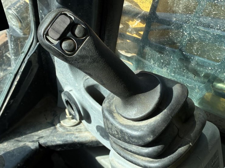 2018-yanmar-s220r-image-22