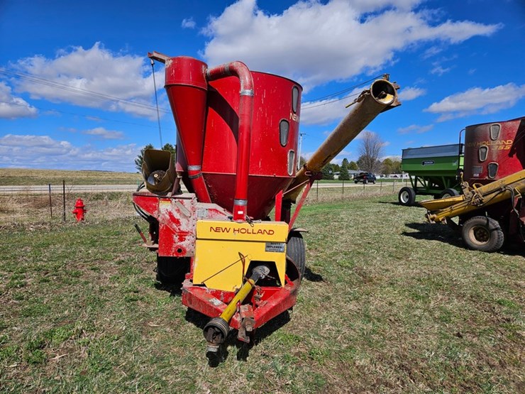 new-holland-355-image-8