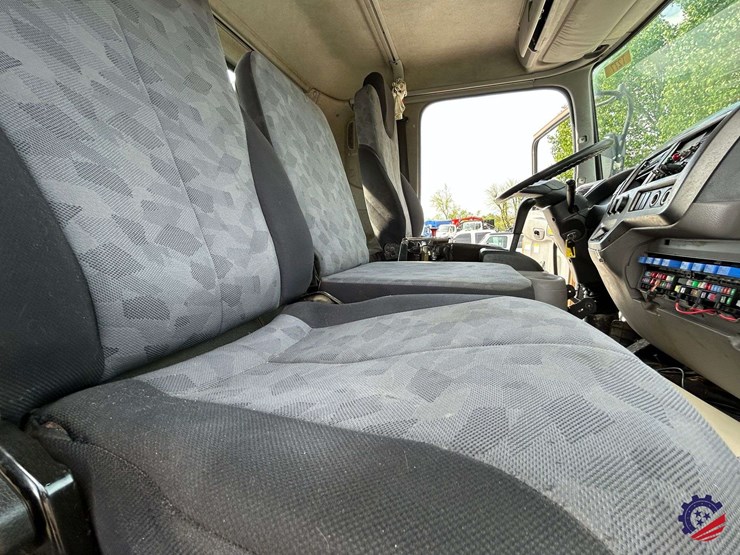 2013-ud-ud3300-s/a-garbage-truck-image-85