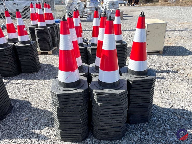 new-2025-sdlanch-lot-of-100-traffic-safety-cones-image-2